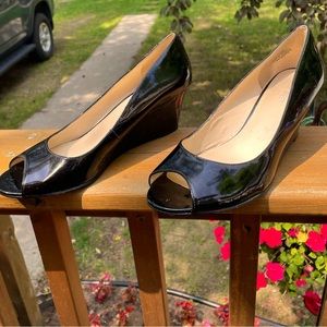 Nine West cape 9x9 dress wedges in black